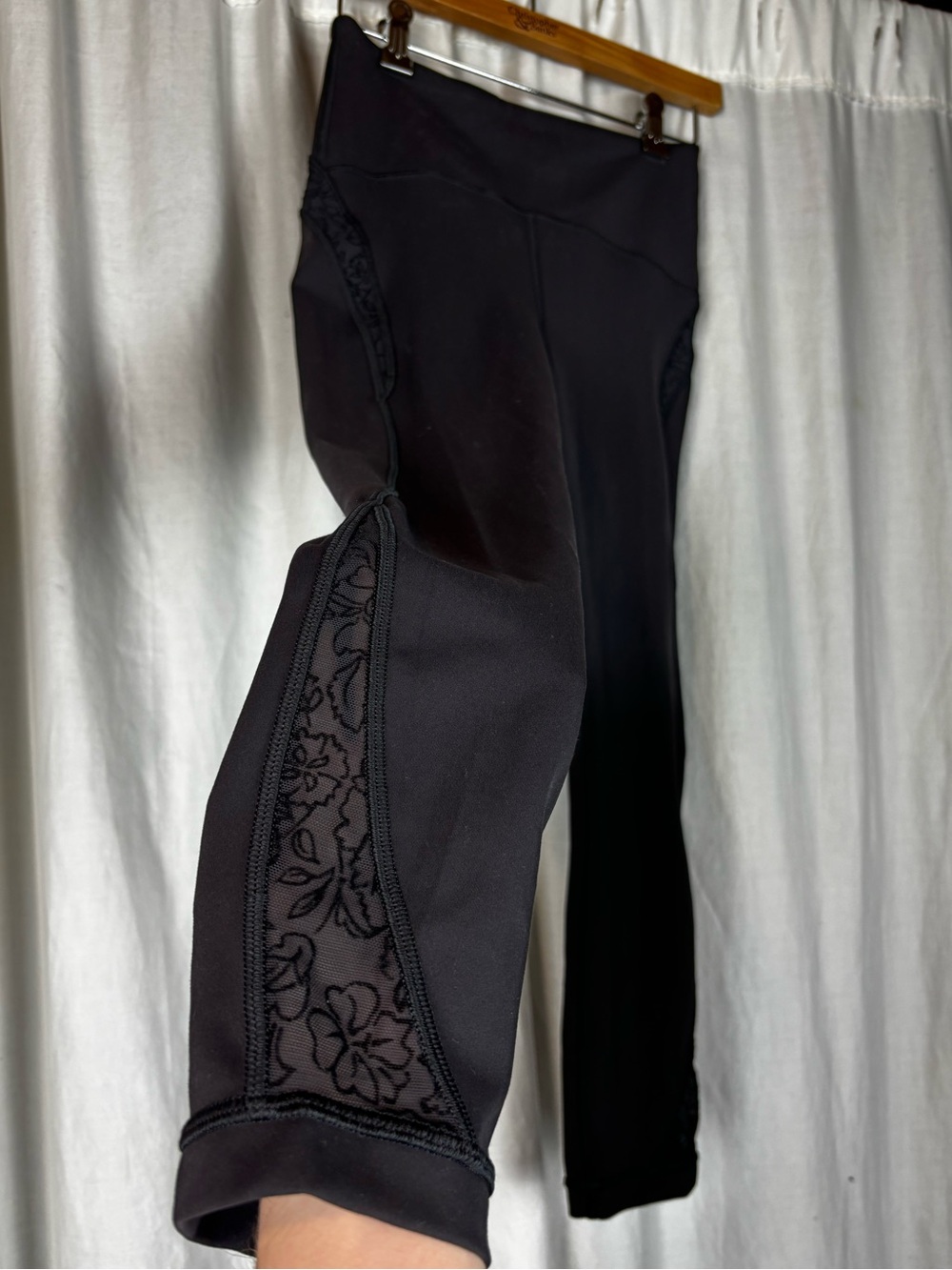 Lululemon Floral Black Lace Leggings Size 6
